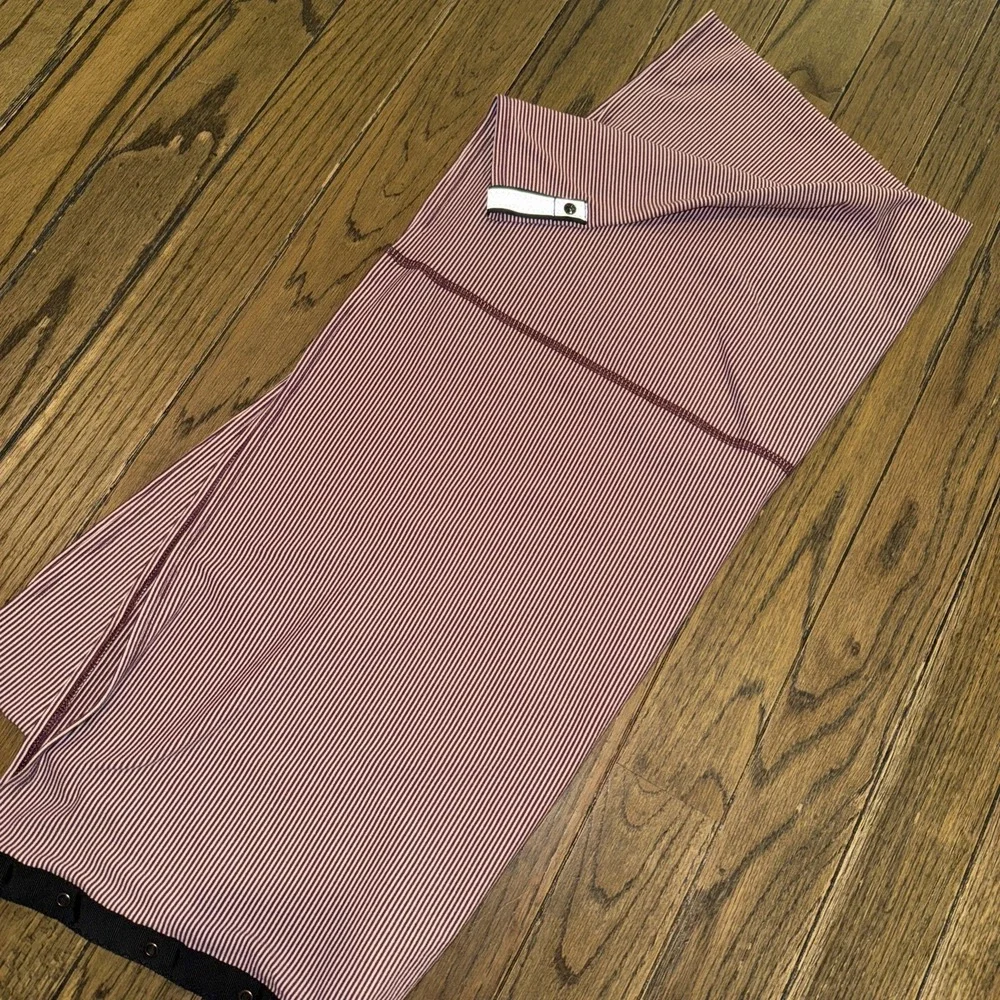 Lululemon Vinyasa Wrap Snap Scarf‎ Convertible Knit Red Cream Stripe One Size